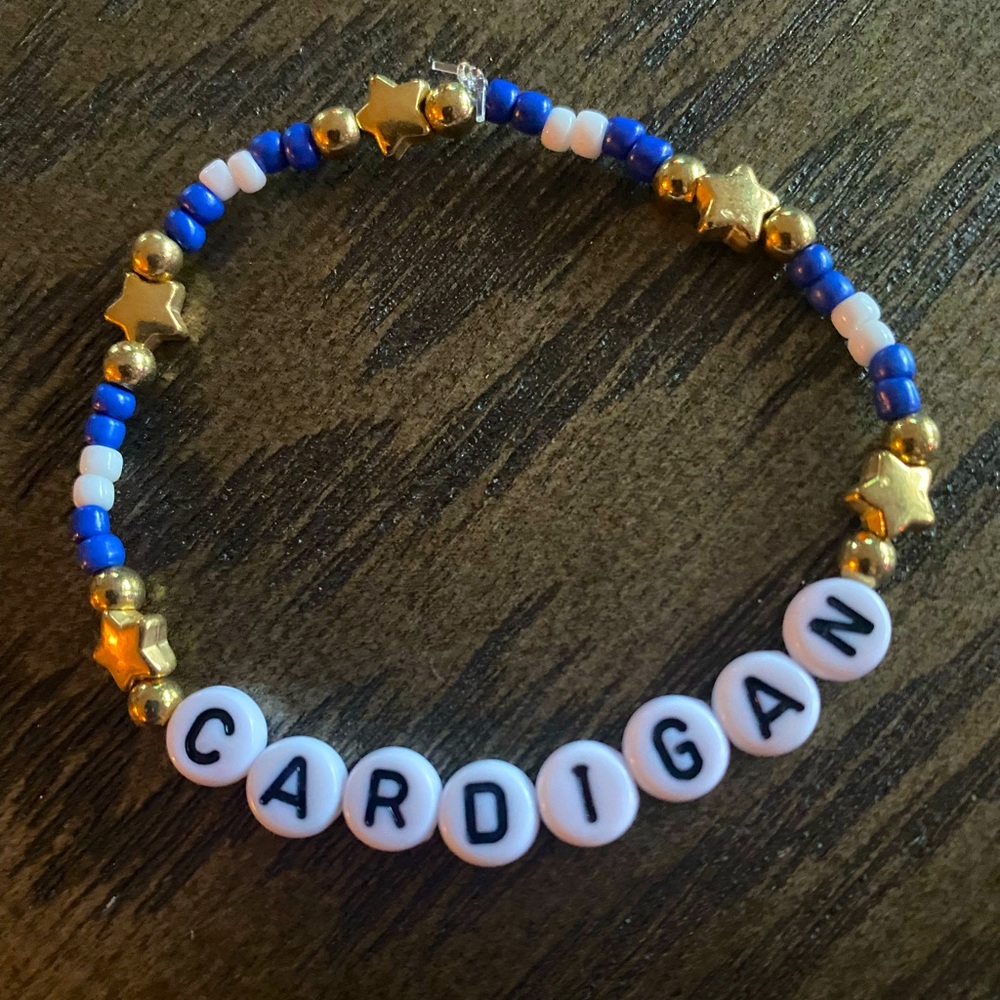 Cardigan Taylor Swift Handmade Friendship Bracelet